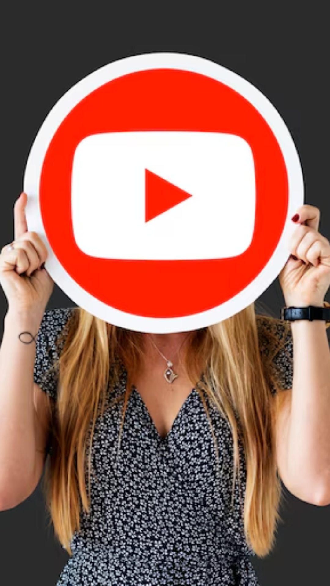 YouTube पर कमाई का निर्धारण CPM (Cost Per Mille, यानी 1000 व्यूज पर मिलने वाले पैसे) से होता है. यह अलग-अलग चैनलों और दर्शकों के आधार पर बदलता है.