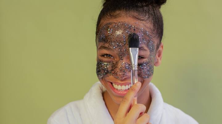 7. Exfoliation: Make it a routine to scrub your face without fail once or twice a week to get rid of the dead cells. This will leave your skin smooth and glowing, ready to absorb all the goodness of your skincare products and makeup. (Image source: Canva)