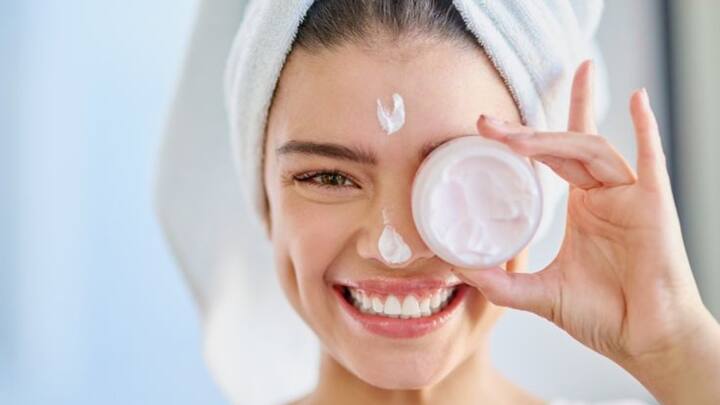 6. Enhances The Effectiveness Of Other Skincare Products: Tretinoin increases the absorption of other skin care products, making moisturisers and serums more effective. It allows active ingredients to penetrate deeper into the skin for better results. (Image Sourcce: Pinterest/elianejob01)