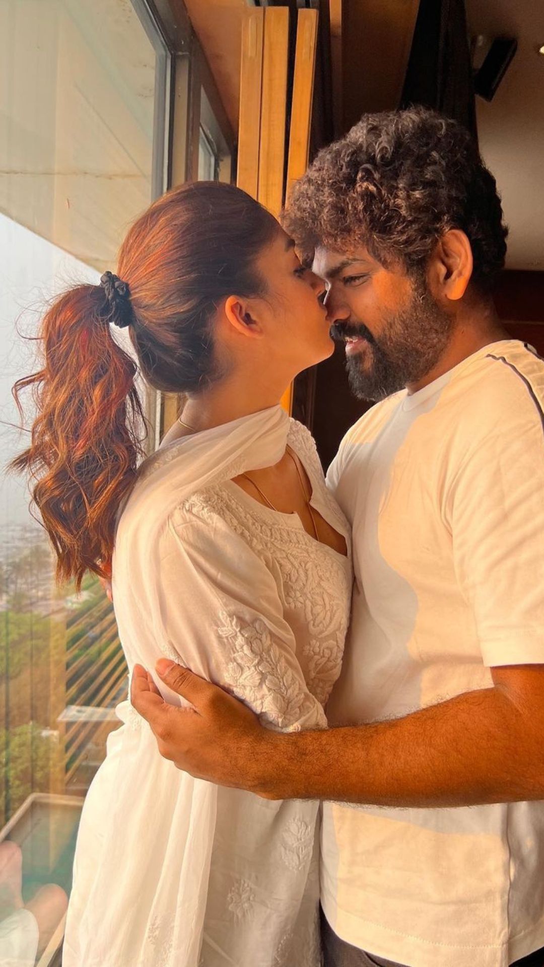 ரசிகர்கள் கொண்டாடும் நயன்தாரா - விக்னேஷ்சிவன் க்யூட் காதல் கதை!
