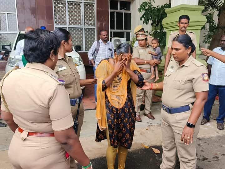 Karur District Collector office Young woman set suicide attempt - TNN கைக்குழந்தையுடன் இளம்பெண்  தீக்குளிக்க முயற்சி.. கரூர் கலெக்டர் அலுவலகத்தில் பரபரப்பு