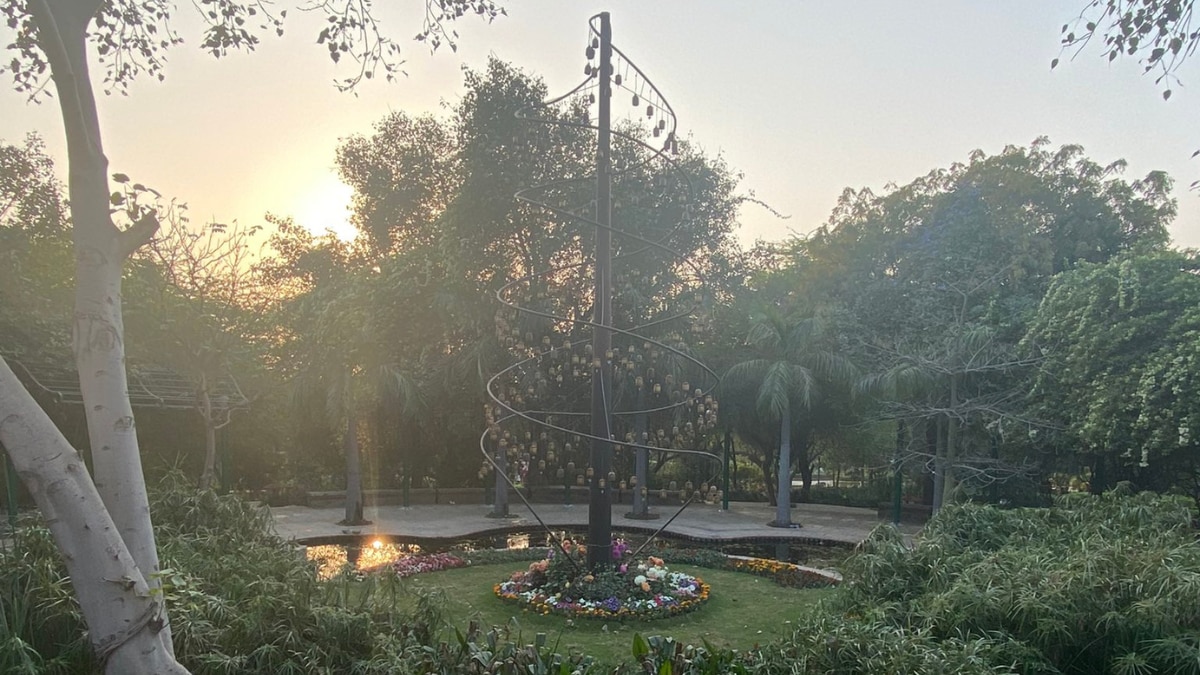 From Lodhi Garden To Nehru Park: 5 Picnic Spots In Delhi To Hangout With Friends And Family