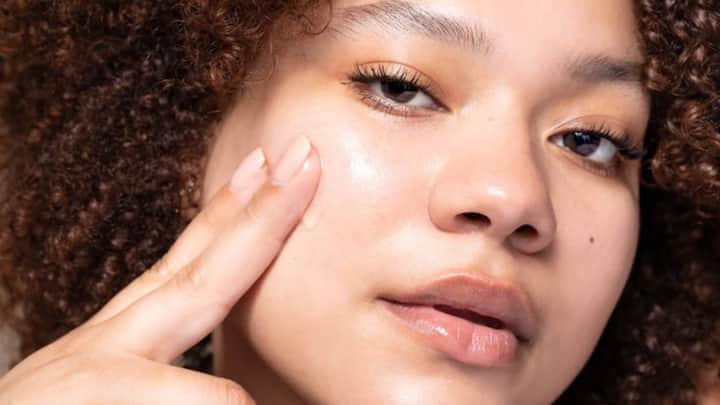 5. Prevents Future Skin Damage: Tretinoin supports healthy skin by strengthening the skin's natural barrier and helping to protect against environmental damage such as UV exposure and pollution. (Image Sourcce: Pinterest/jvskincare)