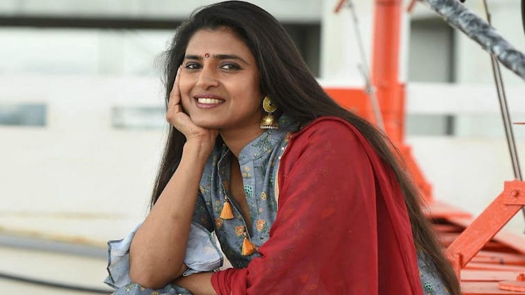 Kasthuri Controversy Remarks on Telugu Community Know Her Several Lesser-Known Facts Kasthuri: ஐஸ்வர்யா ராய்க்கே டஃப் கொடுத்தவர் கஸ்தூரி! இத்தனை நாளா இது தெரியாம போச்சே!