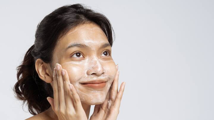 3. Mild Skin Cleanser: Use a mild cleanser twice a day at the beginning and at the end of the day to wash away dirt, make-up and any other debris. A clean skin helps in better respiration thus optimal makeup application during the wedding activities without disturbances. (Image source: Canva)
