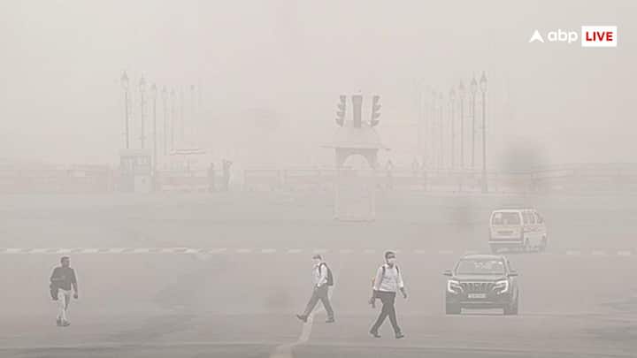 हम अक्सर समाचारों में पीएम 2.5 और पीएम 10 जैसे शब्द सुनते हैं, लेकिन क्या आप जानते हैं कि ये शब्द क्या दर्शाते हैं और हमारे स्वास्थ्य के लिए इनमें से कौन सा ज्यादा खतरनाक है? चलिए जानते हैं.