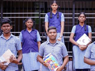 School Education: இளம் கவிஞர் விருது; மாணவர்களுக்கு கவிதைப் போட்டி- பள்ளிக் கல்வித்துறை அழைப்பு!
