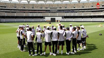 Border-Gavaskar Trophy IND probable xi vs AUS 1st Test  hinted during sleep fielding practice Border-Gavaskar Trophy: পারথে প্রথম টেস্টে কারা নামবেন মাঠে? ভারতের স্লিপ ফিল্ডিং দেখেই মিলল স্পষ্ট পূর্বাভাস