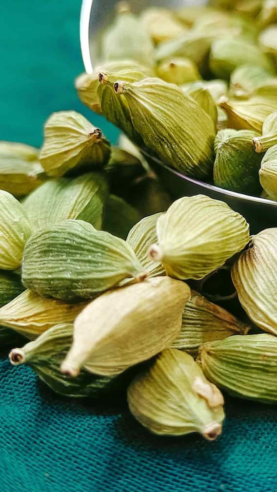 એલચી ચાવવાથી મળે છે આ 8 અદભૂત ફાયદા