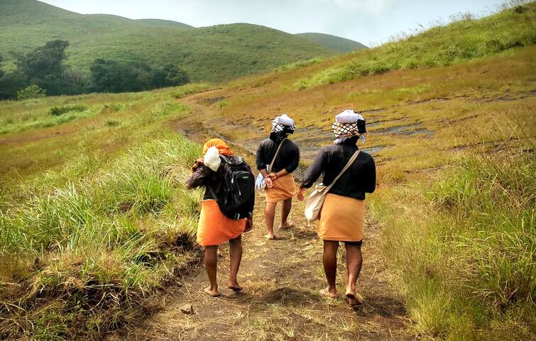 Sabarimala temple Pullumedu routes open for Ayyappa devotees heading to Sabarimala tnn ஐயப்ப பக்தர்களுக்காக திறக்கப்பட்ட சத்திரம், புல்லுமேடு பாதைகள்... எந்தெந்த நேரங்களில் செல்லலாம்..!