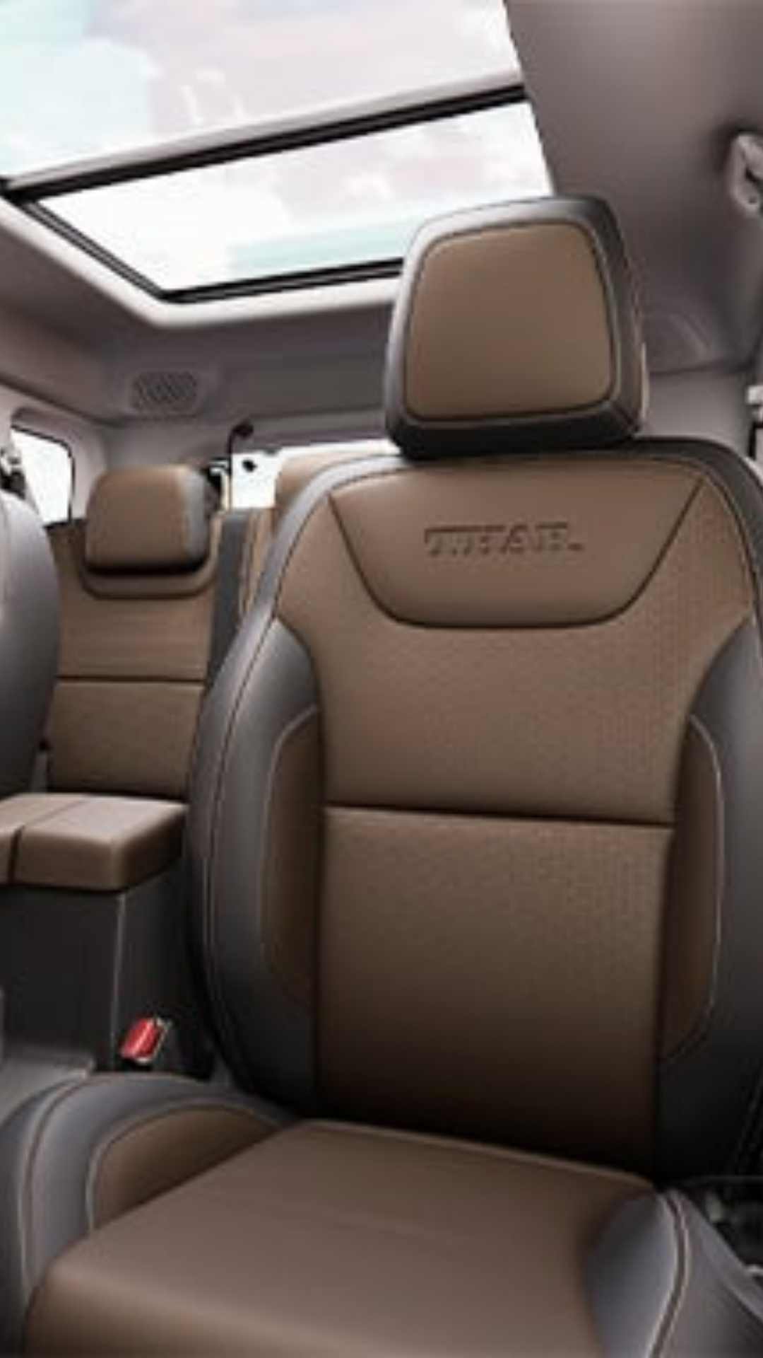 Mahindra Thar Roxx पेट्रोल और डीजल दोनों पावरट्रेन के ऑप्शन के साथ मार्केट में आई है. इसके साथ दोनों पावरट्रेन के साथ मैनुअल और ऑटोमेटिक ट्रांसमिशन का ऑप्शन भी मिलता है.