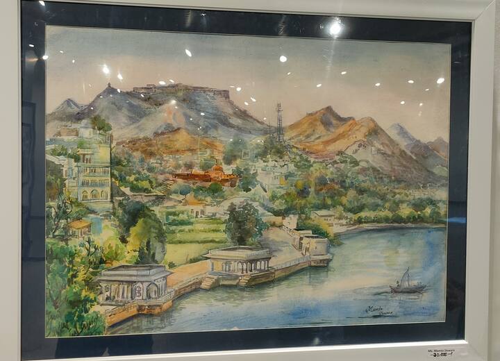 इस एग्जीबिशन की खासियत यह है कि इस एग्जीबिशन में तीन पीढ़ी के काम देखने को मिलेंगे. 90 साल से लेकर 23 साल के स्टूडेंट का भी काम देखने को मिलेगा.