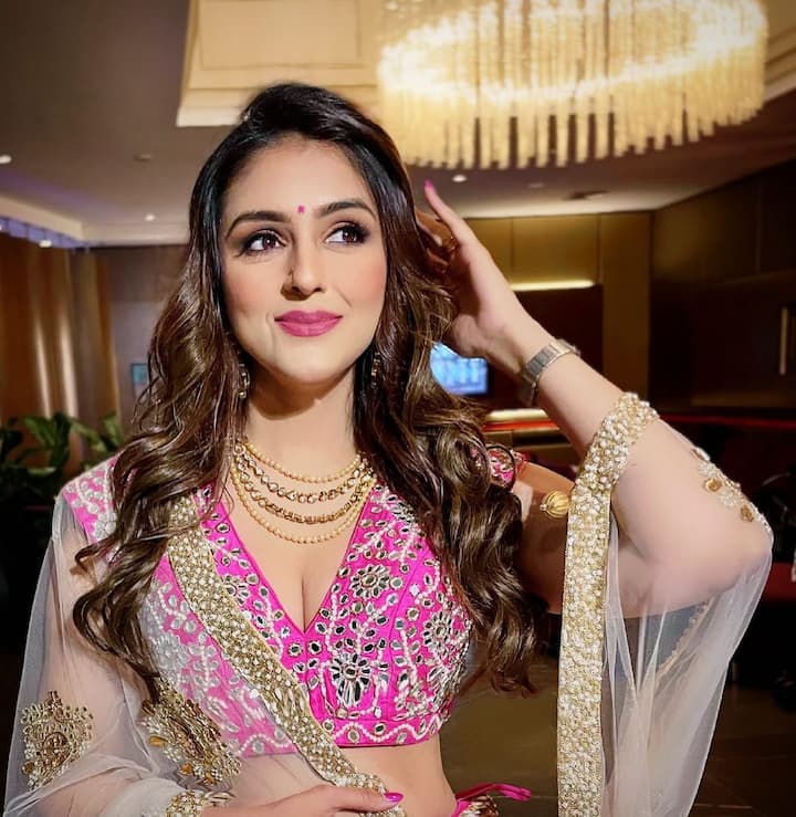 यहां हम आपके लिए आरती छाबड़िया का वो किस्सा बताने वाले हैं. जब भरे सेट पर दिग्गज एक्ट्रेस रेखा ने उन्हें थप्पड़ जड़ दिया था. इसके बाद वो फूट-फूटकर रोई थी.
