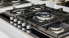 Gas Stovestop Cleaning: সাবানজলে ঘষে নিলেই হল না, গ্যাসস্টোভ পরিষ্কার করার ক্ষেত্রে এই বিষয়গুলির উপর নজর রাখুন...