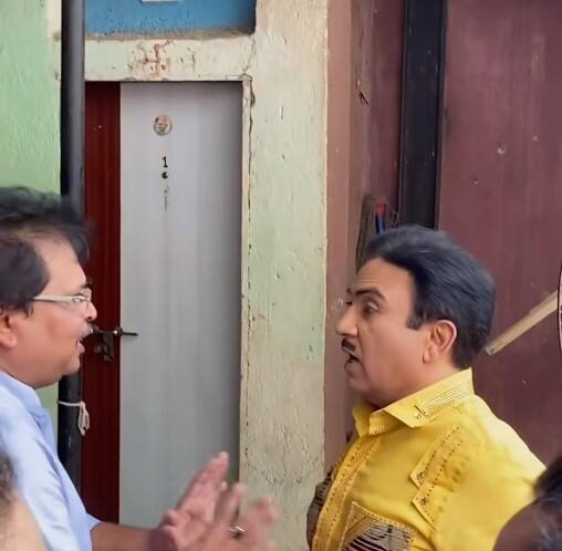 त्यानंतर जेठालालने असित मोदी यांची कॉलर पकडून शो सोडण्याची धमकी दिली.