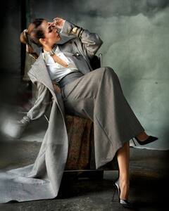 अर्जुन संग ब्रेकअप के बाद बेबाक हुईं मलाइका, शर्ट के बटन खोलकर दिए पोज...तो व्हाइट ड्रेस में हुस्न की परी लगीं रकुल