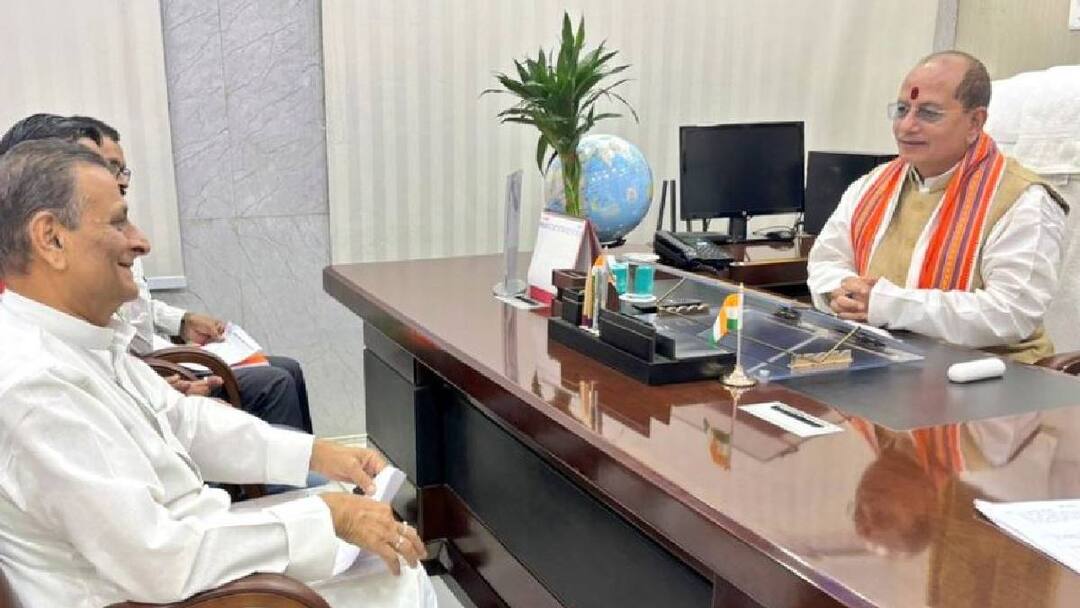 Bihar News: 'पुलिस अब नहीं करेगी खनन वाहन की जांच', बोले विजय सिन्हा- हर हाल में खत्म होगा पुलिसिया राज Bihar Deputy CM Vijay Kumar Sinha on new mining policy Bihar News: 'पुलिस अब नहीं करेगी खनन वाहन की जांच', बोले विजय सिन्हा- हर हाल में खत्म होगा पुलिसिया राज