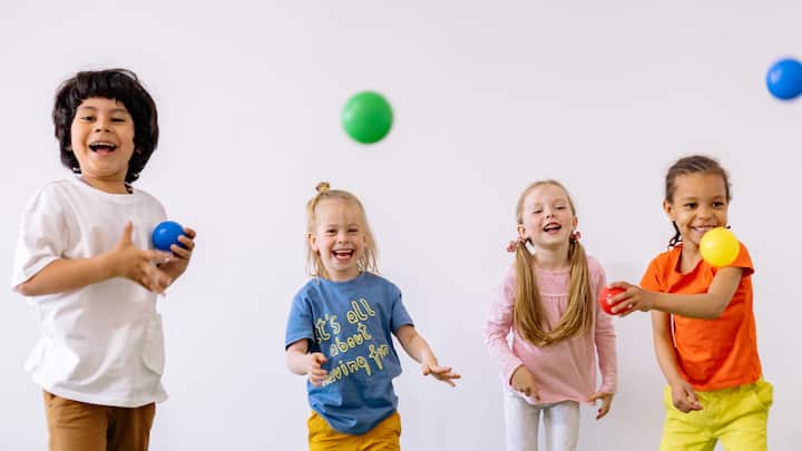 How Play Blends In Mindfulness: When children are immersed in the joyous mood, endorphins are released which naturally lowers cortisol levels – defeating stress. Mindful play has a host of benefits, it increases body awareness, sharpens focus and attention, enhances learning abilities and boosts academic performance and social interactions. (Image source: Canva)