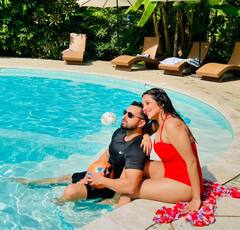 Monalisa: પૂલમાં રેડ બિકિનીમાં મોનાલિસાનો જલવો, બોલ્ડ અંદાજથી ચાહકોને બનાવ્યા દિવાના