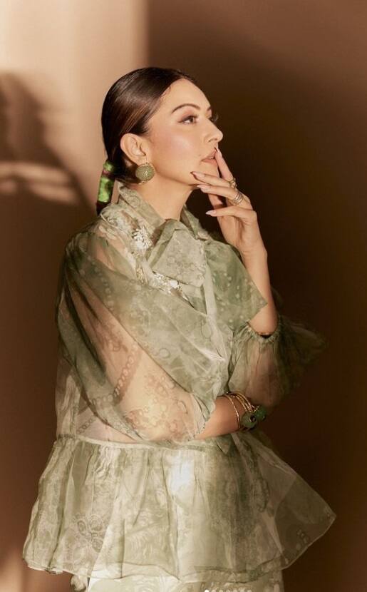 કેમેરા સામે હંસિકાનો હૉટ એન્ડ બૉલ્ડ અંદાજ વાયરલ