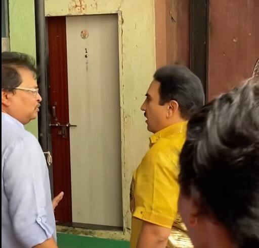 मीडिया रिपोर्टनुसार जेठालाल यांना काही दिवसांची सुट्टी हवी होती परंतु असित मोदी यांनी हे टाळलं त्यामुळे त्यांच्यात वादावादी झाली.