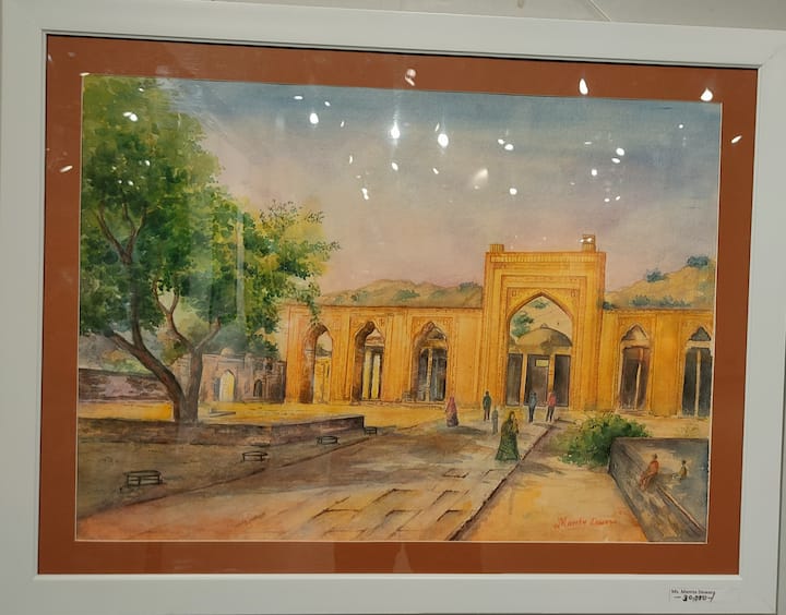 चित्रकारों ने वॉटर पेंटिंग के माध्यम से एक प्राकृतिक दृश्य का सजीव चित्रण करते हुए इसकी तकनीक और रचनात्मकता को विद्यार्थियों के समने पेश किया.