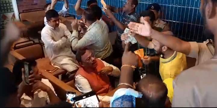 बहुजन विकास आघाडीच्या (BVA) आरोपानुसार विनोद तावडे हे मंगळवारी विरारला आले होते.