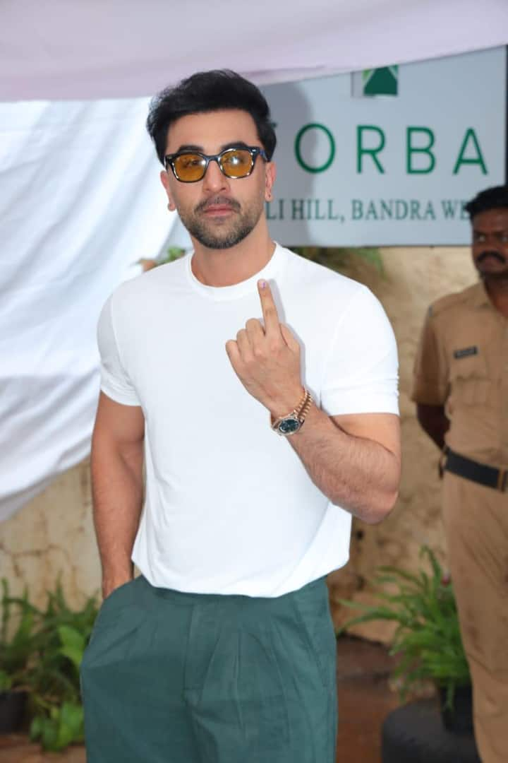 Ranbir Kapoor also cast his vote. The actor looked quite dashing wearing green pants and white T-shirt.