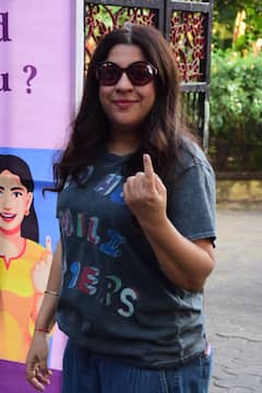 Bollywod Celebrities Voting : गीतकार गुलजार, कार्तिक आर्यन आणि शर्वरी वाघ यांनी बजावला मतदानाला हक्क, 'या' सेलिब्रिटींनी केलं मतदान