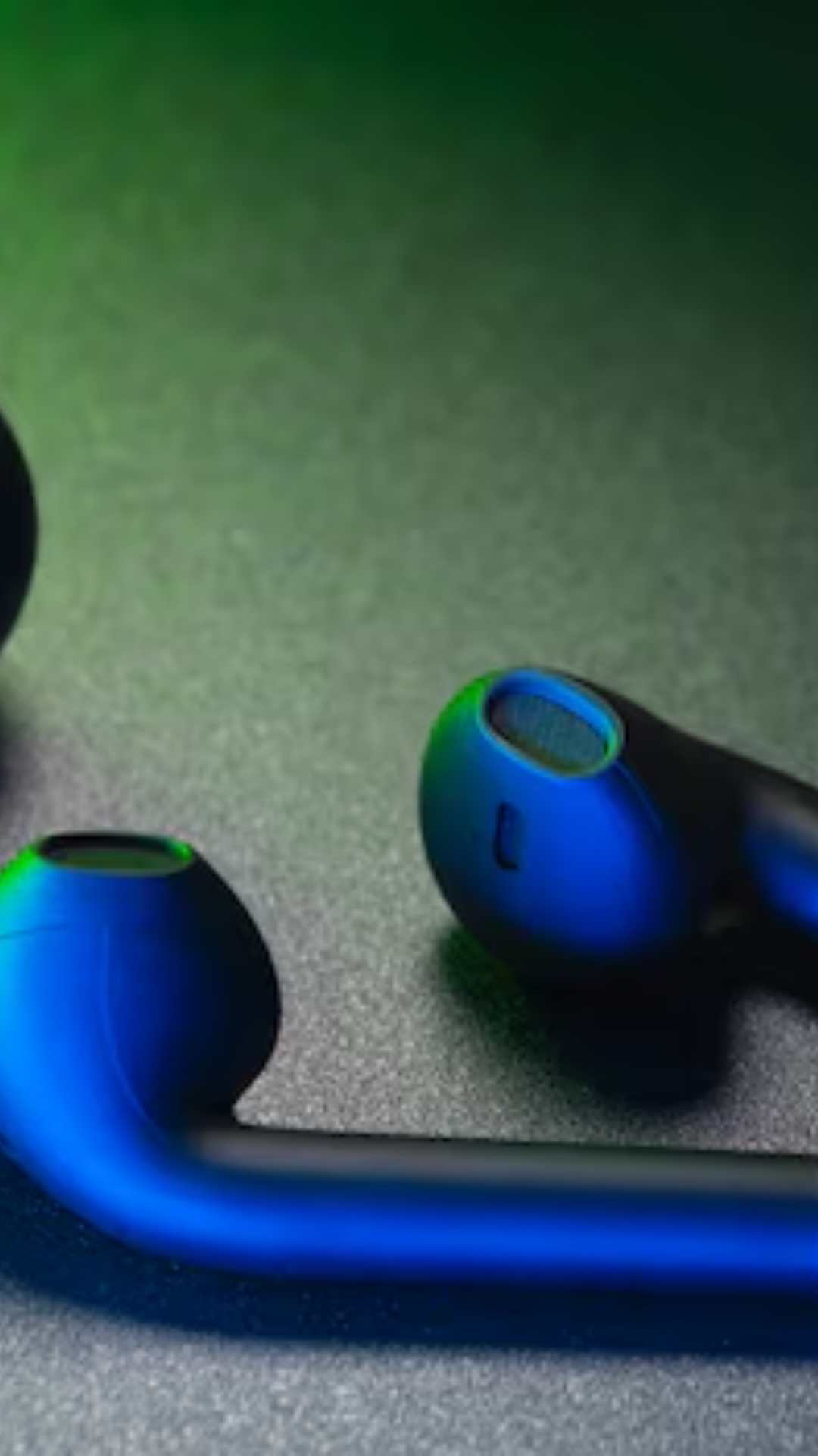 AirPods में आमतौर पर उच्च गुणवत्ता का ऑडियो मिलता है, लेकिन प्रीमियम Earbuds भी उत्कृष्ट साउंड क्वालिटी प्रदान करते हैं.