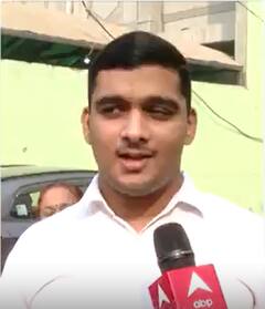 पहला वोट देकर निकले मतदाता ने देखिए क्या कहा | ABP News Shorts