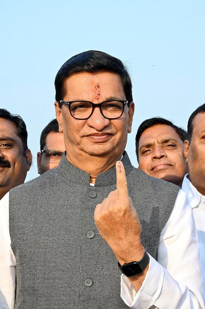 काँग्रेस नेते बाळासाहेब थोरात यांनीही मतदानाचा हक्क बजावला.