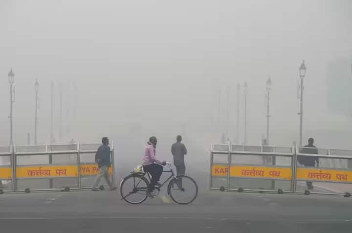 PM 2.5, આ કણો એટલા નાના છે કે તે સીધા આપણા ફેફસામાં પ્રવેશી શકે છે અને લોહીના પ્રવાહમાં પણ પ્રવેશી શકે છે. જ્યારે PM 10, આ કણો PM 2.5 કરતા થોડા મોટા હોય છે અને તે મુખ્યત્વે નાક અને ગળામાં અટવાઈ જાય છે.