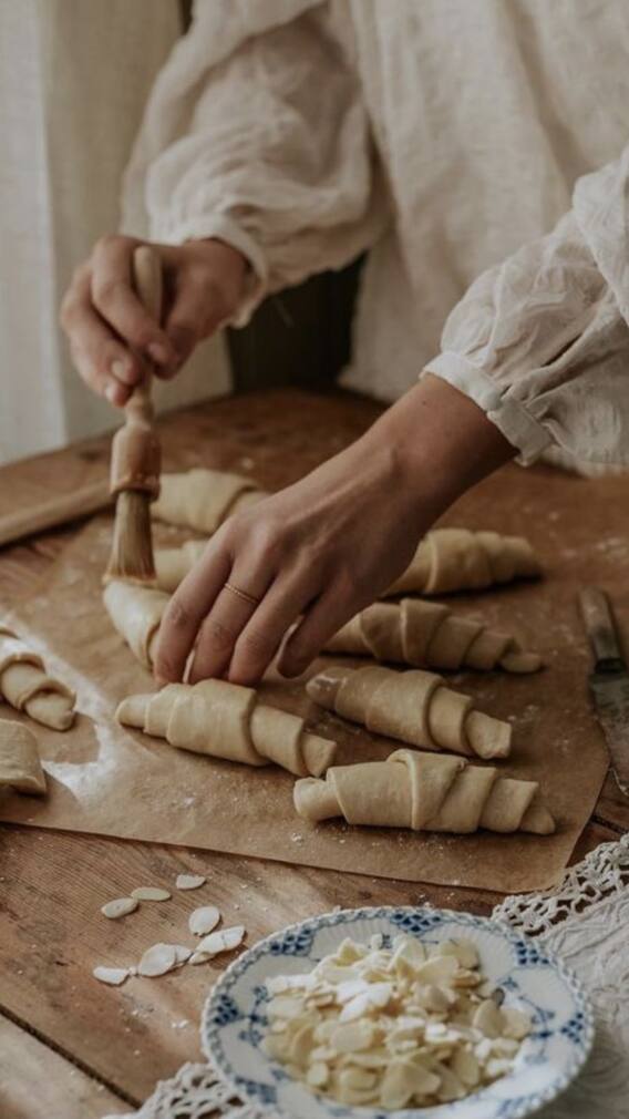 Top 9 Cosy Winter Snacks To Satisfy Your Cravings