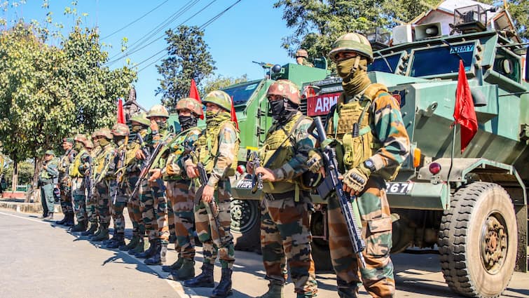 Manipur Crisis: மணிப்பூரில் ஜனாதிபதி ஆட்சி நீட்டிப்பு: தீவிரவாதிகள் கைது, பதற்றம் அதிகரிப்பு!