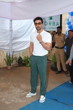 Ranbir Kapoor, Shraddha Kapoor, Akshay Kumar And Other Celebs Cast Vote In Maharashtra Polls. See Pics