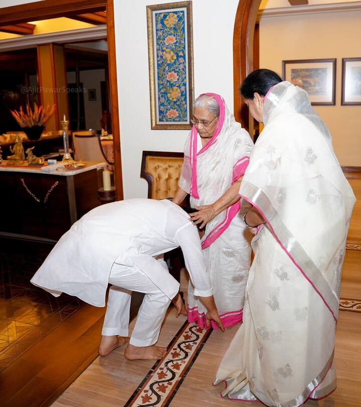 'आज मतदानाचा हक्क बजावण्यापूर्वी आईचा आशीर्वाद घेतला.'