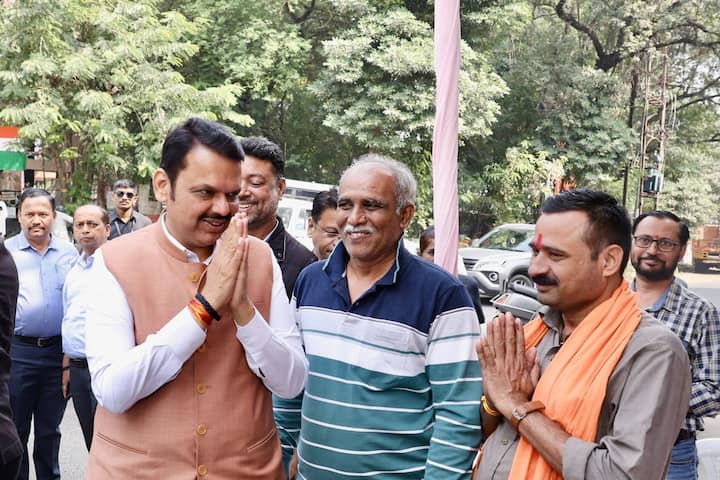 महाराष्ट्र विधानसभेच्या सर्व 288 जागांसाठी मतदान सकाळी 7 वाजता मतदानाला सुरुवात झाली आहे.