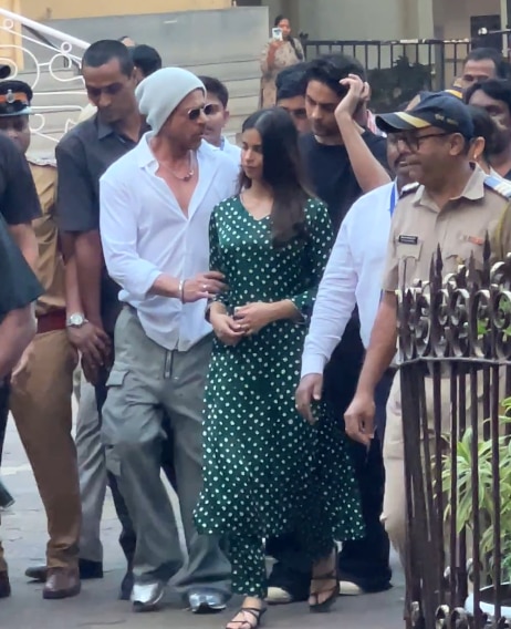 Maharashtra Election 2024: Shahrukh Khan casts his vote, wife Gauri Khan and Suhana-Aryan also seen