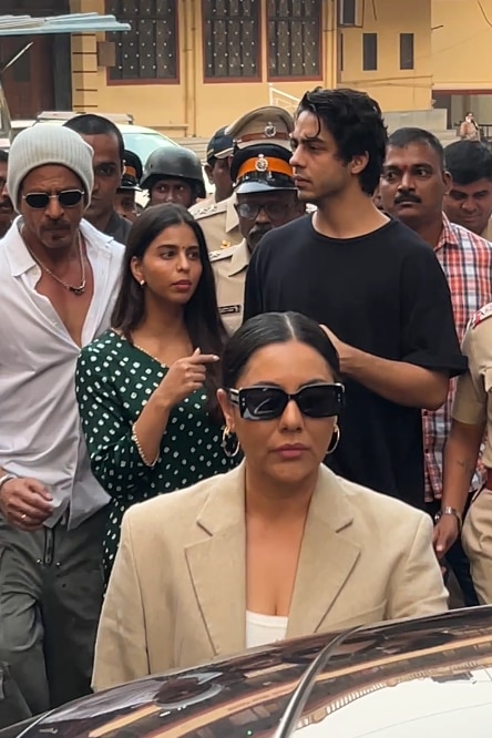 Maharashtra Election 2024: Shahrukh Khan casts his vote, wife Gauri Khan and Suhana-Aryan also seen