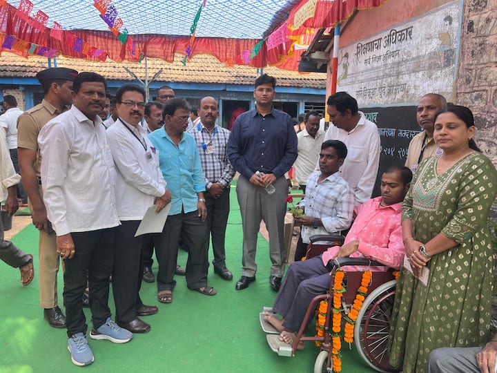 कोल्हापूर जिल्ह्यात सकाळी 3 वाजेपर्यंत सरासरी 54.06% इतके मतदान झालं आहे.