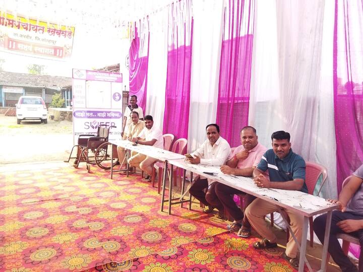 कोल्हापूर जिल्ह्यात सकाळी सातपासून मतदान प्रक्रिया सुरळीत सुरू झाली आहे. एकुण 10 विधानसभा मतदारसंघात 3र हजार 452 मतदान केंद्रावर मतदान प्रक्रियेला सुरळीत सुरूवात झाली आहे.