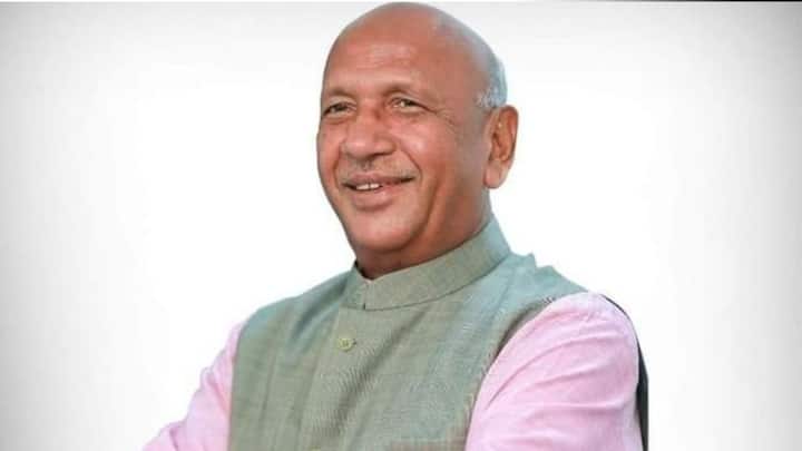 जमशेदपुर पश्चिम से कांग्रेस के बन्ना गुप्ता हार रहे हैं और जेडीयू से सरयू राय जीत रहे हैं. जमशेदपुर पूर्व से भाजपा की पूर्णिमा साहू चुनाव जीत रही हैं और कांग्रेस के अजॉय कुमार हार रहे हैं. वहीं जामताड़ा सीट से भाजपा की सीता मुर्मू चुनाव हार सकती है और कांग्रेस के इरफान अंसारी चुनाव जीतते नजर आ रहे थे.