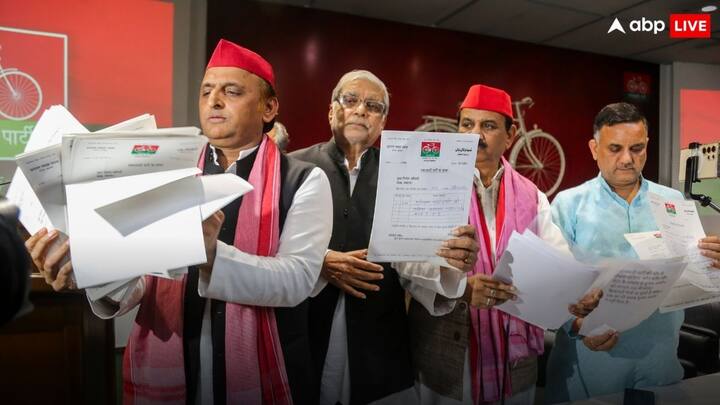 अखिलेश यादव ने बताया कि चुनाव आयोग ने आश्वासन दिया है कि अब कोई गड़बड़ी होने नहीं दी जाएगी यदि फिर भी कोई वोट देने से किसी को रोक तो वहां उपस्थित चुनाव आयोग के अधिकारी या राजनीतिक दलों के किसी व्यक्ति को जानकारी दें या फिर सीधा चुनाव आयोग में शिकायत करें.