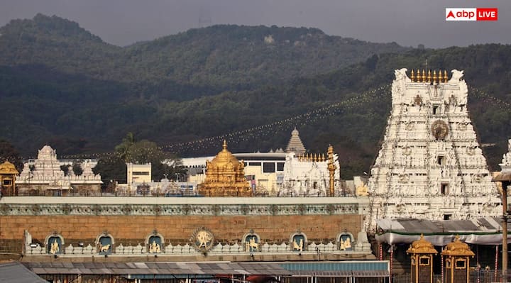 तिरुमाला में श्री वेंकटेश्वर मंदिर दुनिया का सबसे अमीर मंदिर है. मंदिर के पास 11 टन सोना और कई अरबों की संपत्ति है.