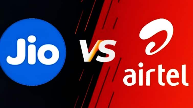 Jio vs airtel 1 month rechage plan rs 299 unlimited calling daily data free sms and more सिर्फ 299 रुपये में 1 महीने का रिचार्ज प्लान! Jio या Airtel, कौन दे रहा ज्यादा का फायदा? जानिए