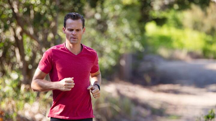 ছবি সূত্র- পিক্সেলস। যাঁদের হাতে সময় কম, তাঁদের জন্য রয়েছে হাঁটার ৬-৬-৬ রুল বা নিয়ম। এই নিয়ম মেনে চলা খুবই সহজ। কীভাবে কী কী করতে হবে দেখে নিন।