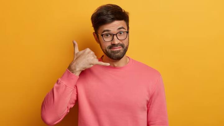 अक्सर बोला जाने वाला शब्द हैलो कब और कैसे ईजाद हुआ आइए आपको बताते हैं इसके पीछे की पूरी कहानी.