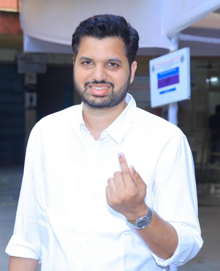 वांद्रे पूर्वचे उमेदवार वरुण सरदेसाई यांनीही मतदानाचा हक्क बजावला.