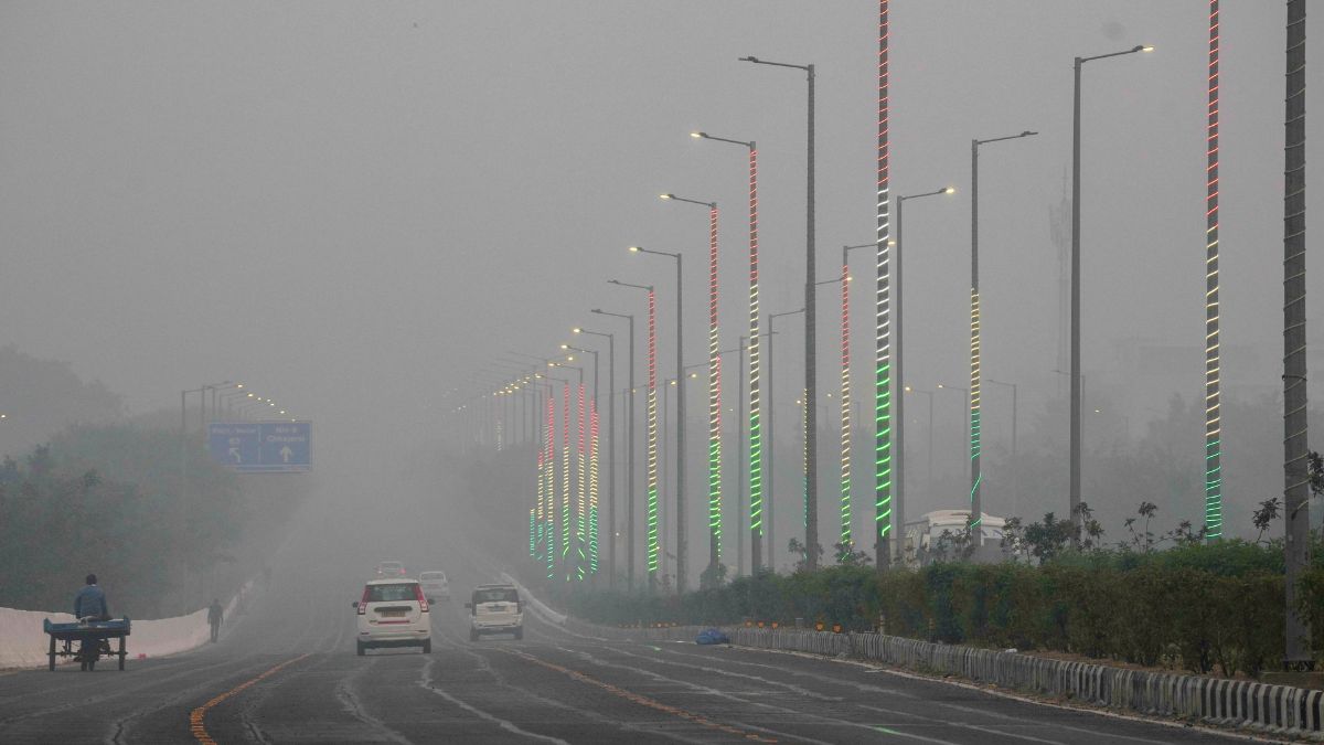 UP Ka Mausam: यूपी में दिसंबर से पहले बढ़ी सर्दी, इन जिलों में घने कोहरे का अलर्ट, अभी और गिरेगा पारा